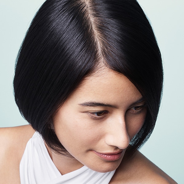Finde einen Salon, um deinen Föhnservice und revitalisierenden botanical repair Kopfhaut- und Haarpflege-Service zu buchen