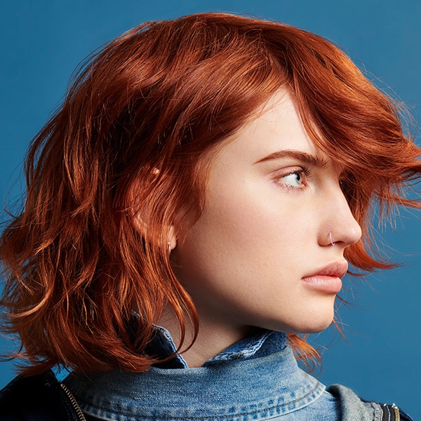 Suche einen Salon, um einen Termin für permanente Farbe oder einen Föhnservice zu buchen.